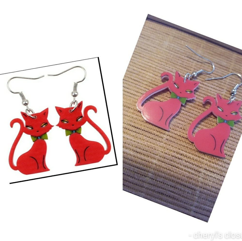 Red kitty bonsny acrylic earrings, green bow
